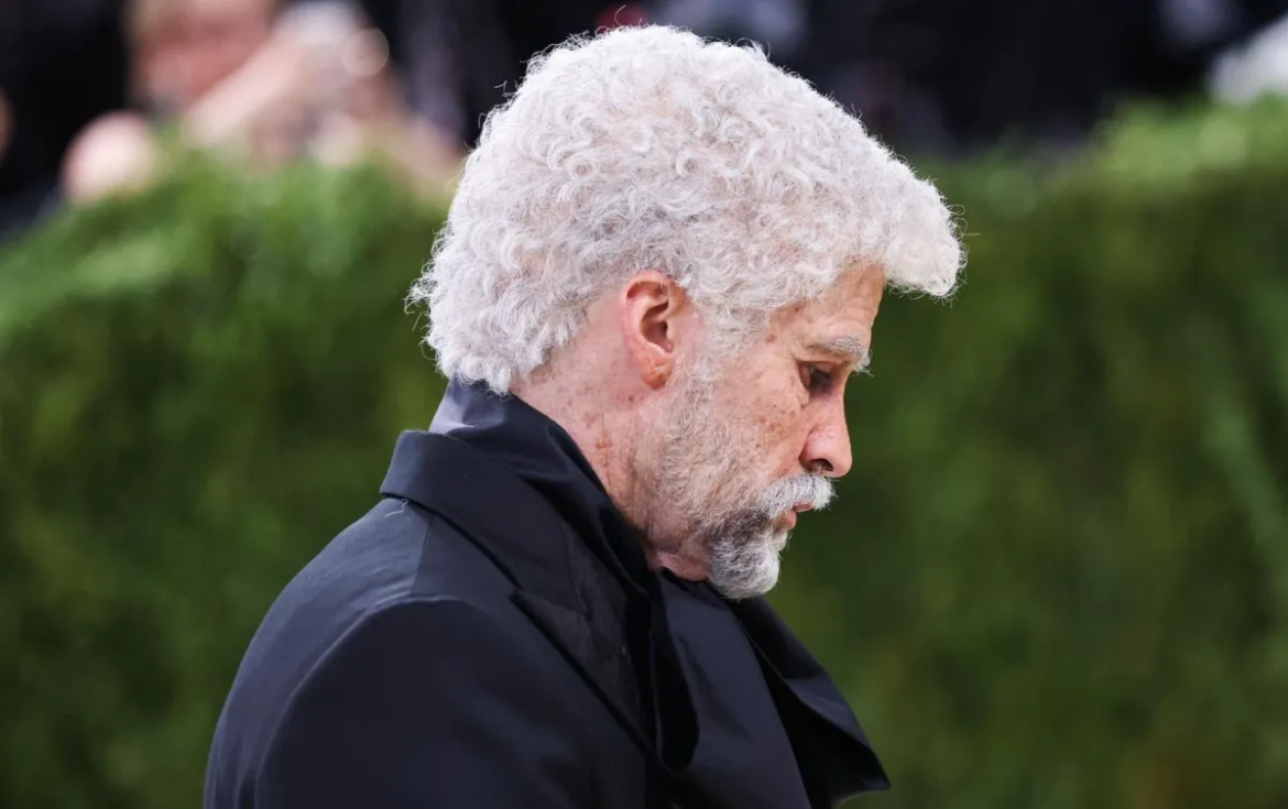 Bad Bunny redefine la vejez con su look en la Met Gala