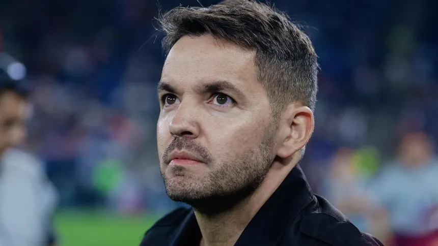 Larcamón cerca de dirigir al Sporting de Gijón