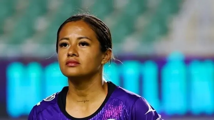 Exjugadora de la Liga MX Femenil rifa sus recuerdos para pagar una costosa cirugía de rodilla