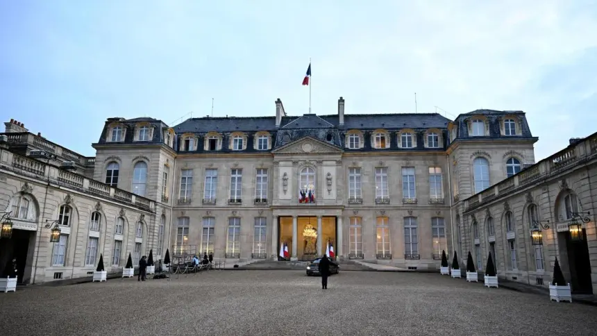Fiscalía francesa registra el Palacio del Elíseo por sospechas de corrupción
