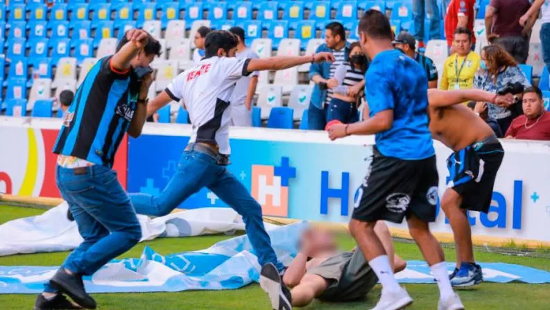 Aficionados protagonizan peleas en el Estadio Cuauhtémoc tras partido contra Ghana