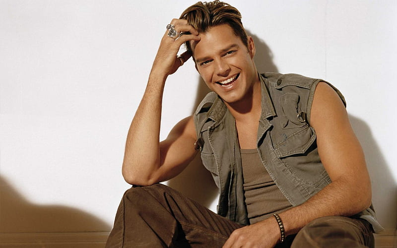 Gira europea de Ricky Martin arranca con momentos de caos
