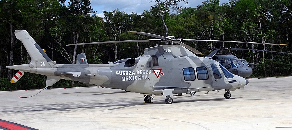 Helicópteros de rescate realizan maniobras militares