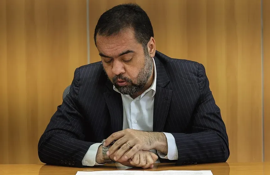 Registran domicilio de Claudio Castro en Brasil por escándalo financiero