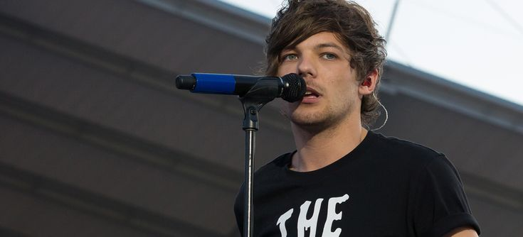 Declaraciones de hermanas de Louis Tomlinson causan debate
