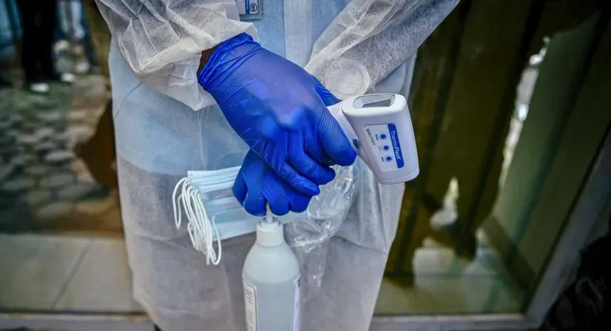 Uganda cierra frontera por brote de ébola