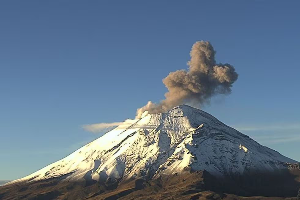 Volcán Popocatépetl registra incremento de exhalaciones