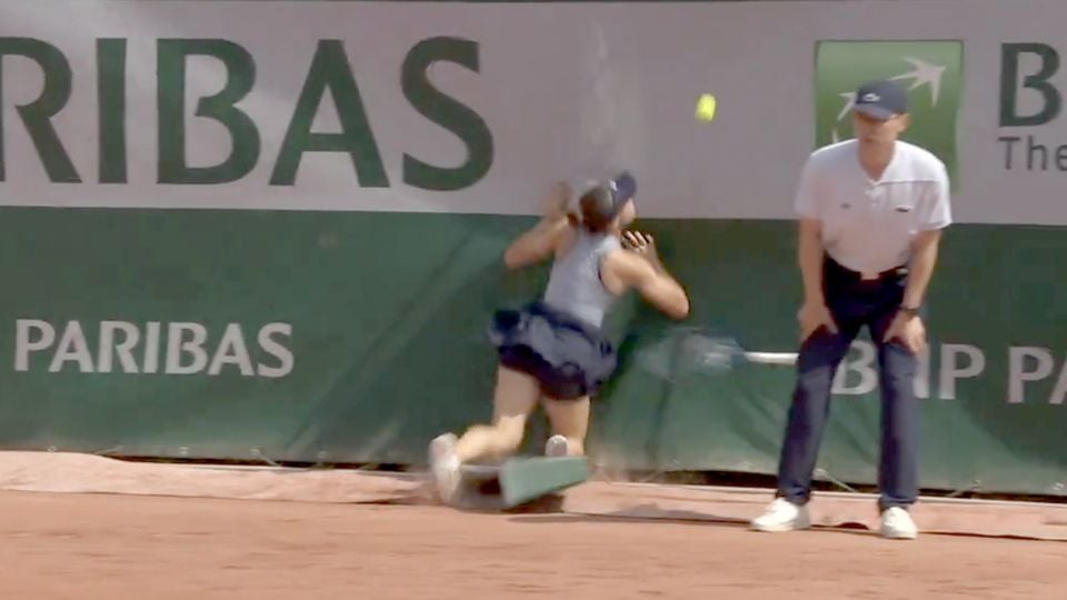 Zeynep Sonmez sufre lesión en Roland Garros