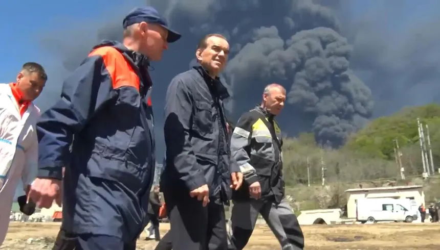 Ataque ucraniano incendia instalaciones petroleras rusas