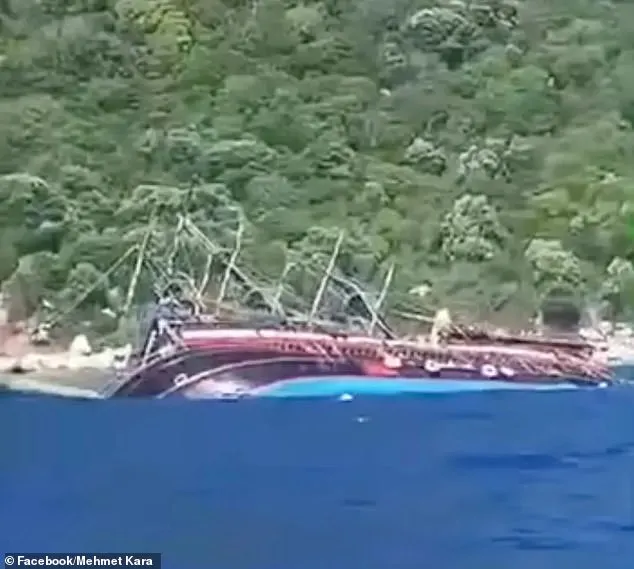 Barco turístico se hunde en Turquía sin dejar víctimas