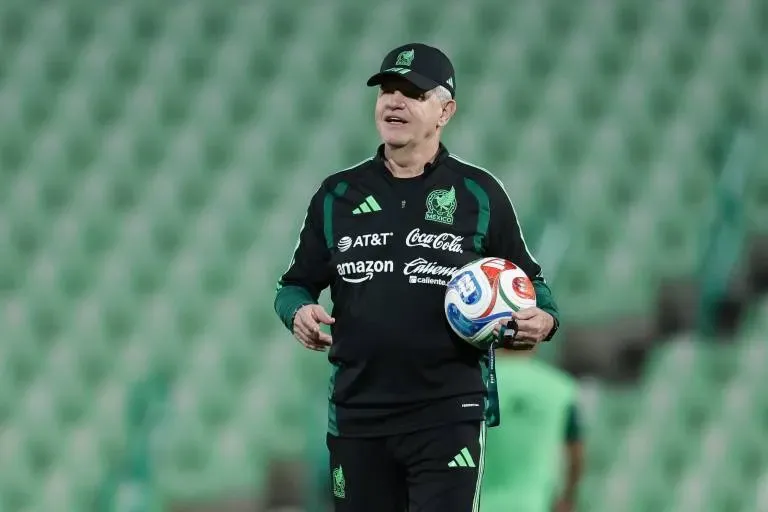 Aguirre mantiene abierta lista final para el Mundial