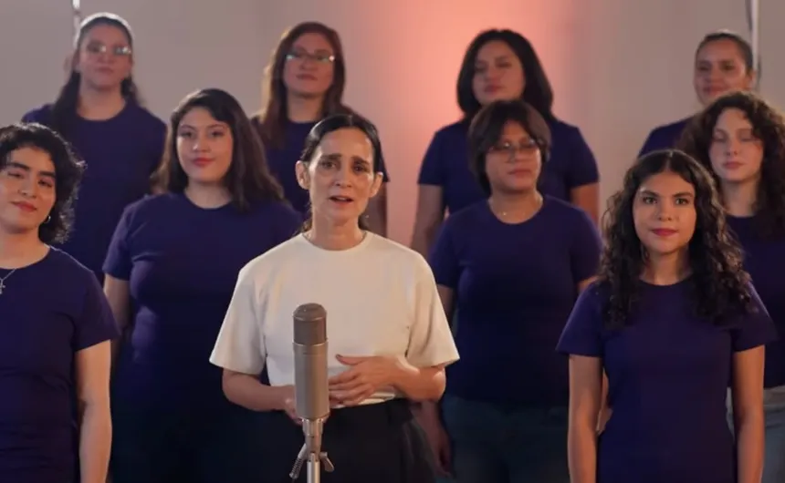 Julieta Venegas estrena canción inspirada en futbolistas