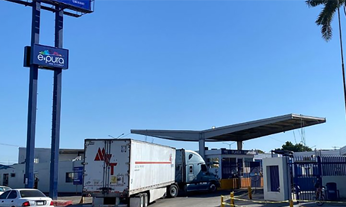 Moviliza a elementos de auxilio supuesto derrame tóxico en empresa embotelladora de refrescos