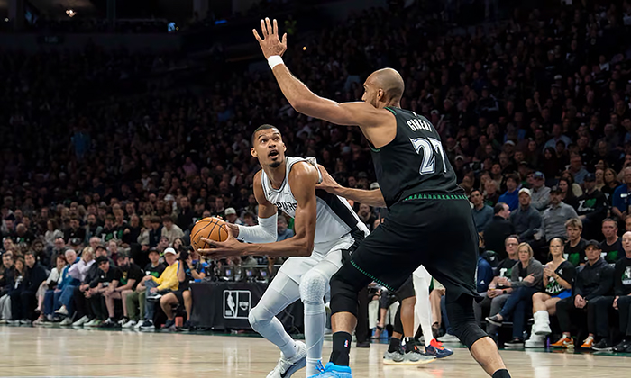 Spurs derrota a Wolves y aventaja en playoffs con gran labor de Víctor Wembanyama
