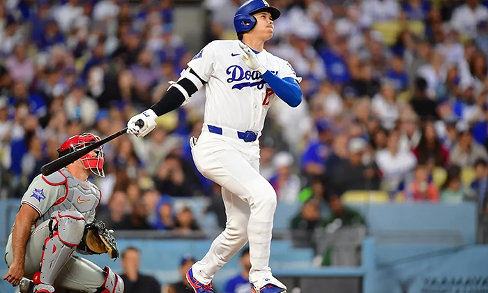 A jonronazos vence Dodgers a Filis; Se imponen por 4-2