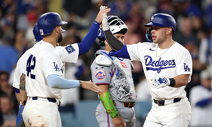 Apabullan Dodgers a Rockies por 15 a 6 a base de vuelacercas