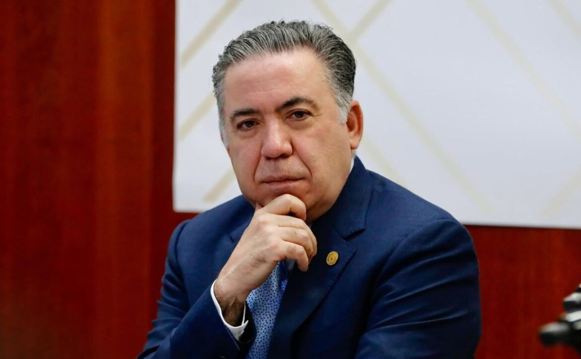 Inzunza asegura que continuará como senador hasta concluir su mandato
