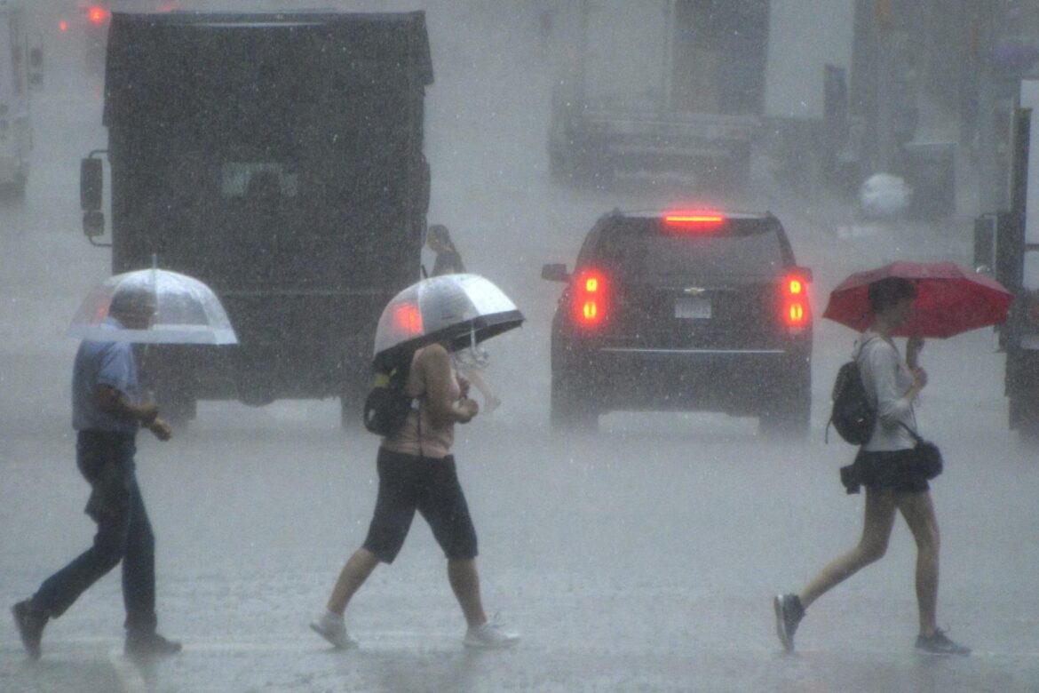 Protección Civil llama a extremar precauciones ante lluvias intensas en gran parte del país