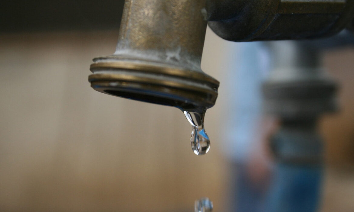 Falla eléctrica de CFE deja sin agua a 30 colonias en las zonas norte y centro