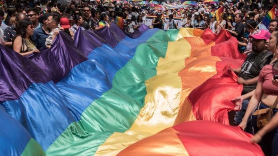 “El Zócalo es nuestro”: organizaciones piden preservar el recorrido de la Marcha LGBT