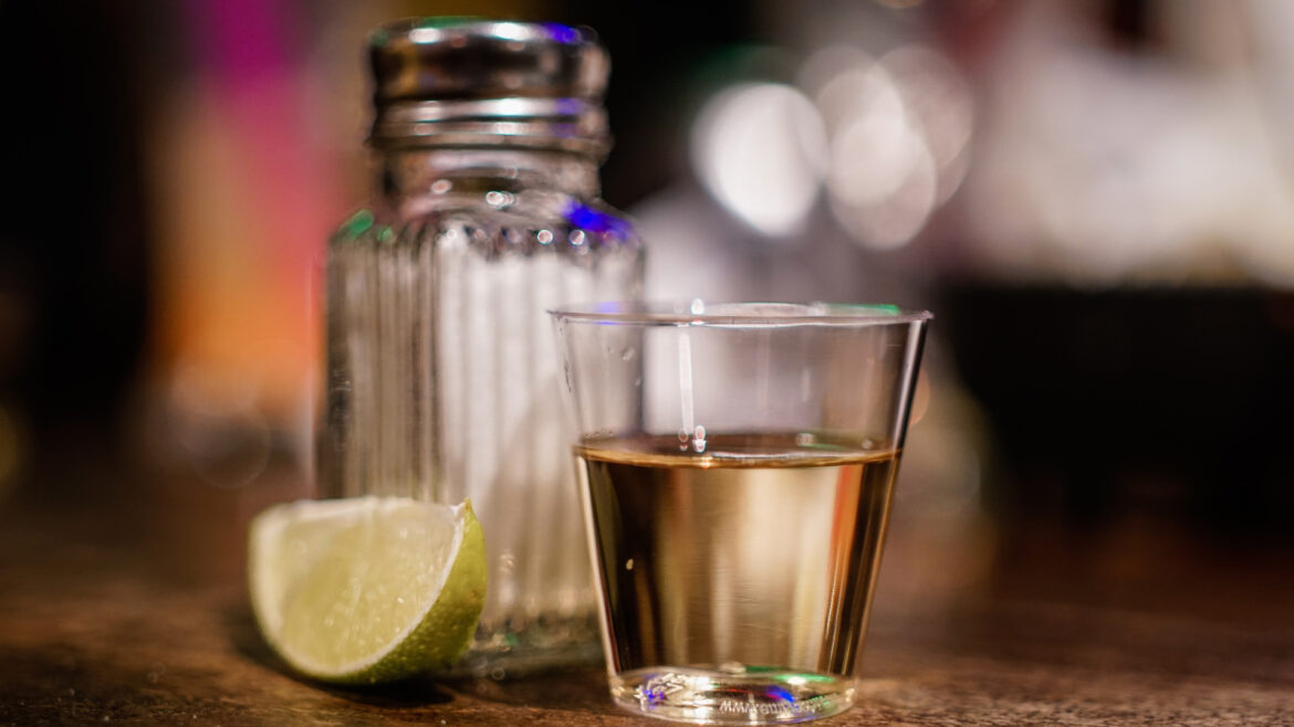 Investigan tequila adulterado que ha dejado seis muertos en Guanajuato