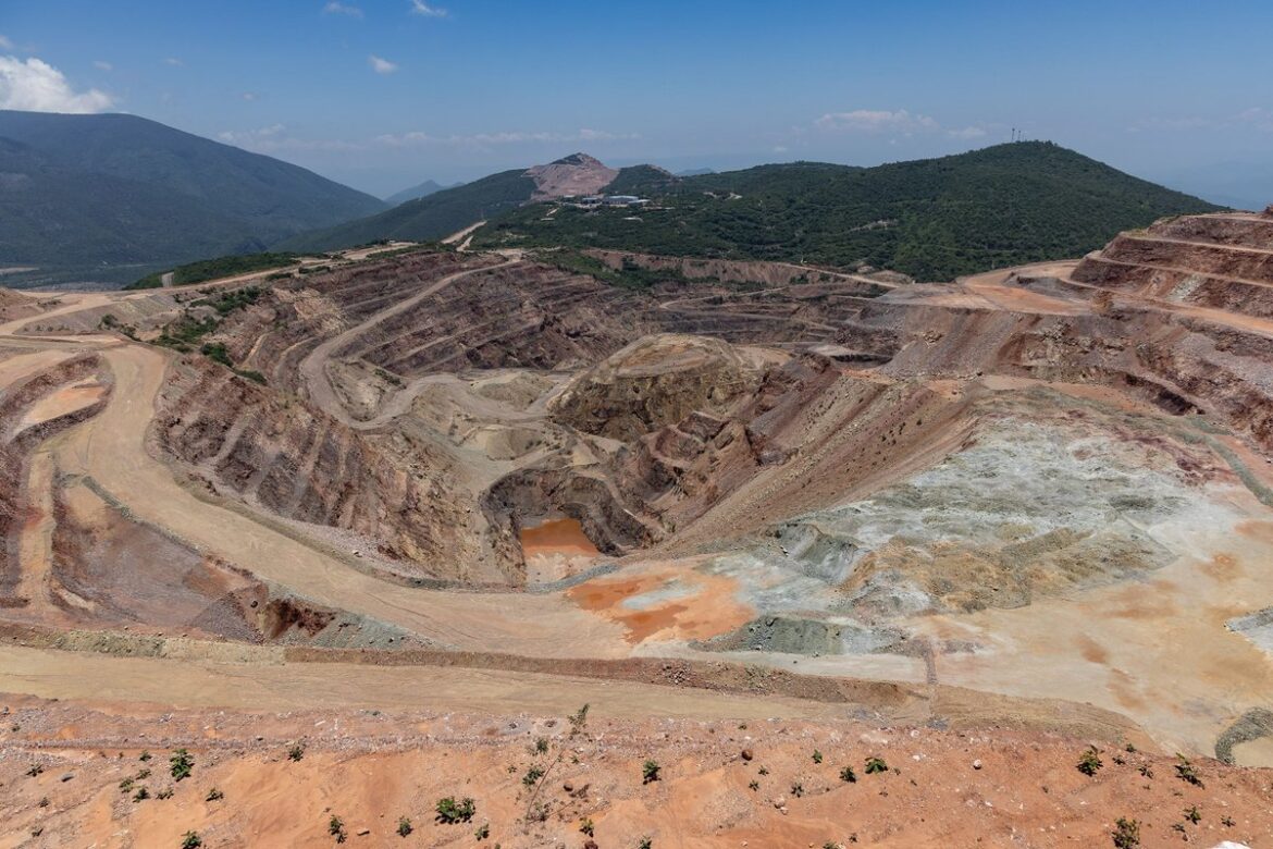 Acusan a empresas mineras de permitir presencia del narco en conflictos laborales