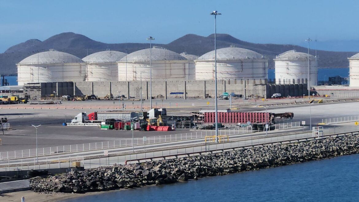 Presidenta respalda planta de amoniaco en Topolobampo pese a protestas