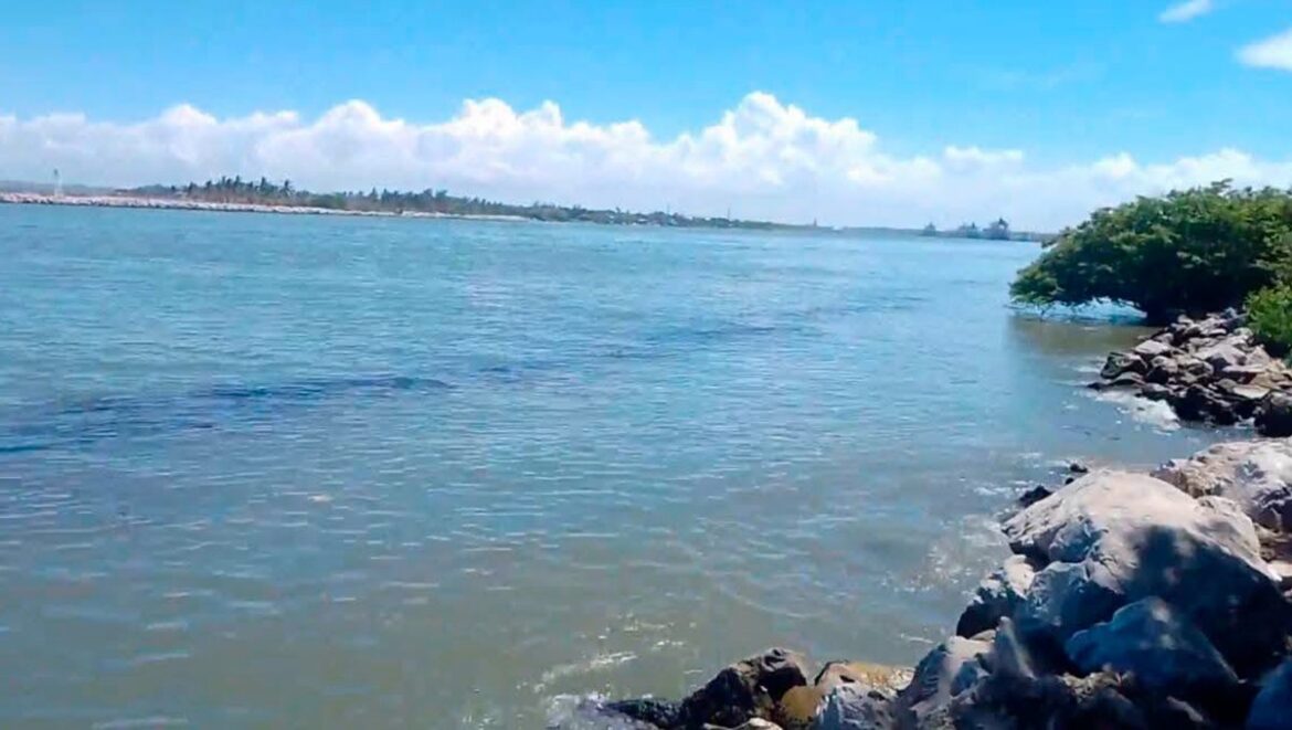 Crece preocupación en Tamaulipas por mancha oscura en el río Pánuco