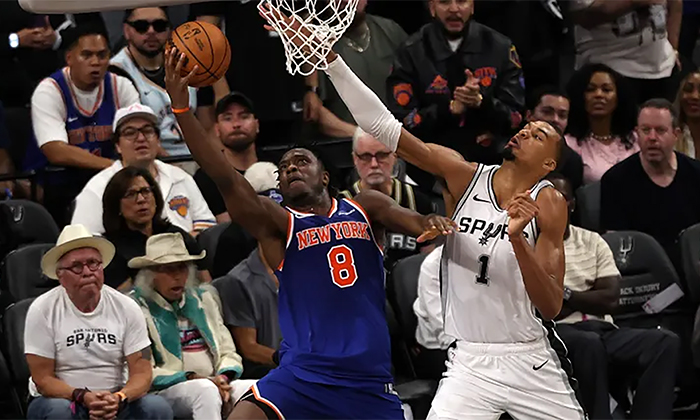 Knicks derrotan a Spurs por 105-104 en juego no apto para cardiacos