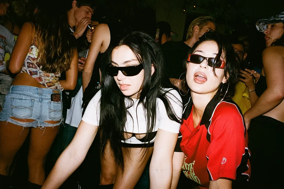 Charli xcx inicia nueva era musical con gira internacional