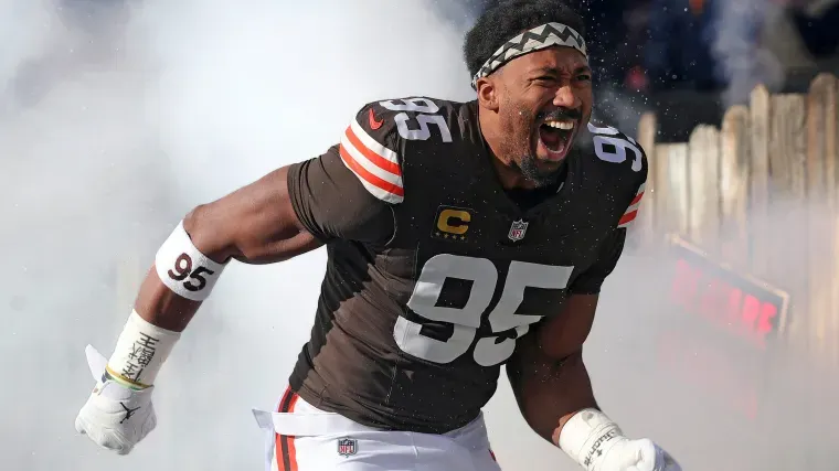 NFL sorprende con los fichajes de Myles Garrett y A.J. Brown