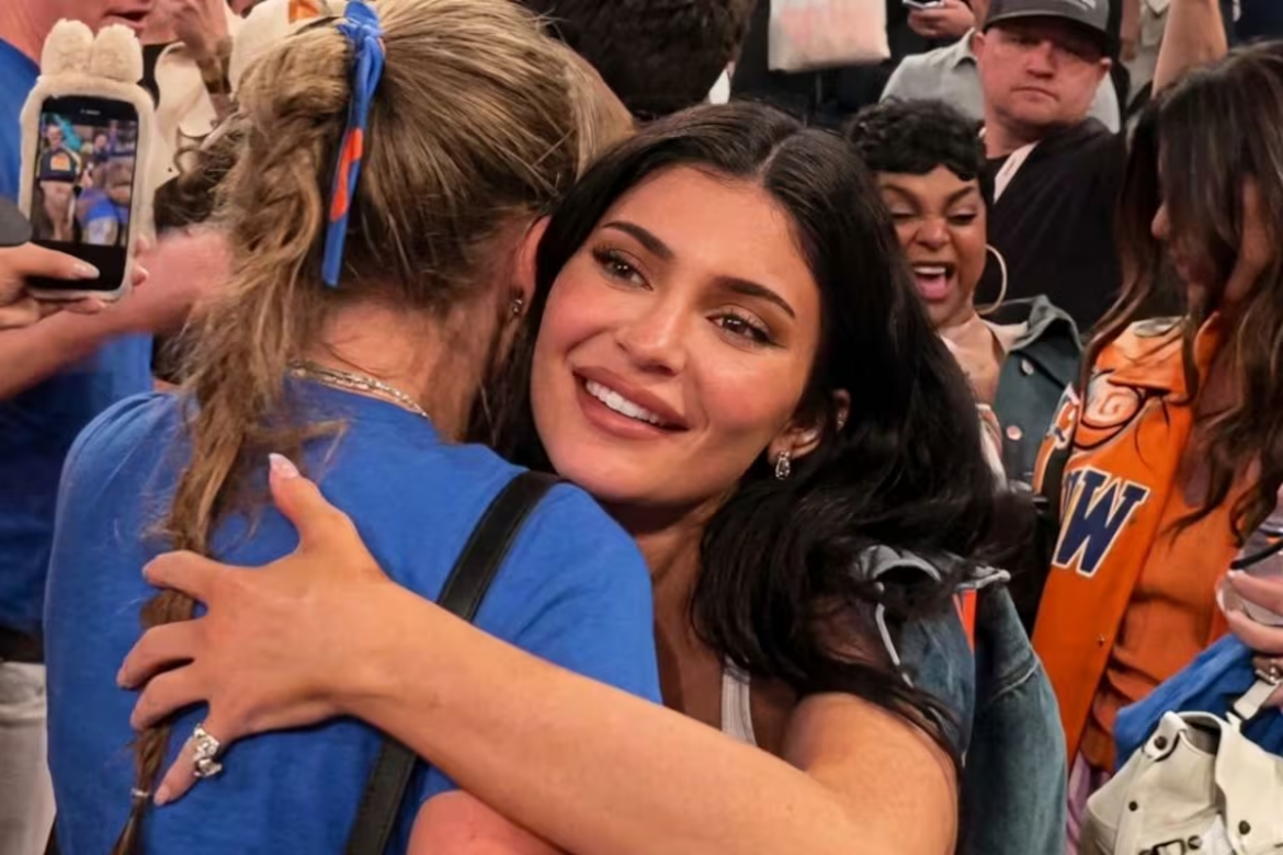 Taylor Swift y Kylie Jenner sorprenden con abrazo viral en Nueva York