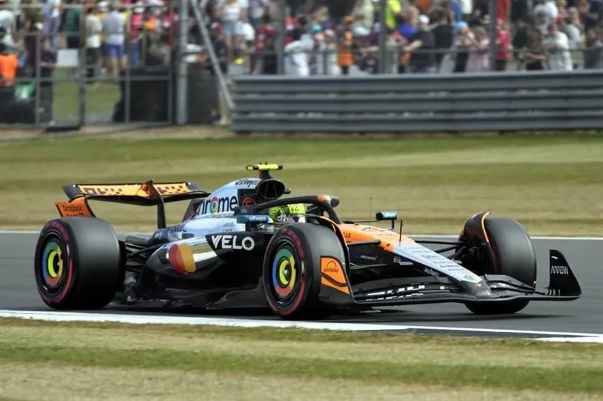 Lando Norris domina la segunda práctica en España