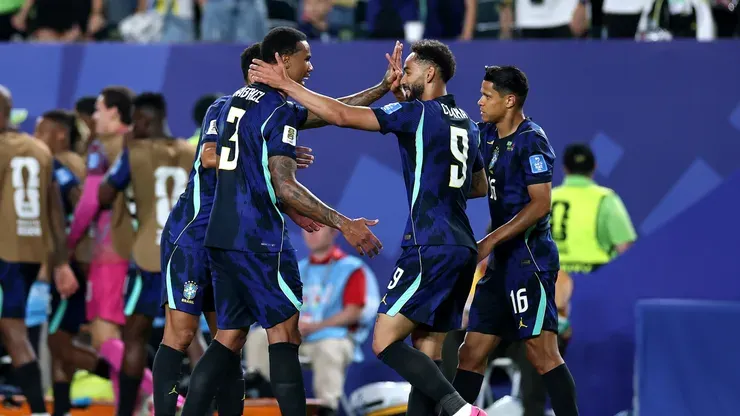 Brasil golea 3-0 a Haití y lidera su grupo