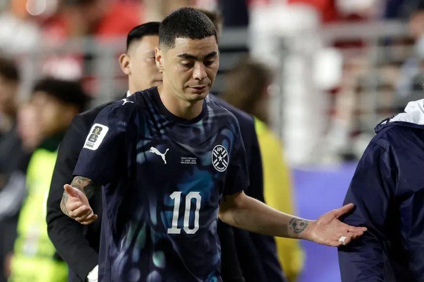 Almirón, primer expulsado bajo la “ley Prestianni”