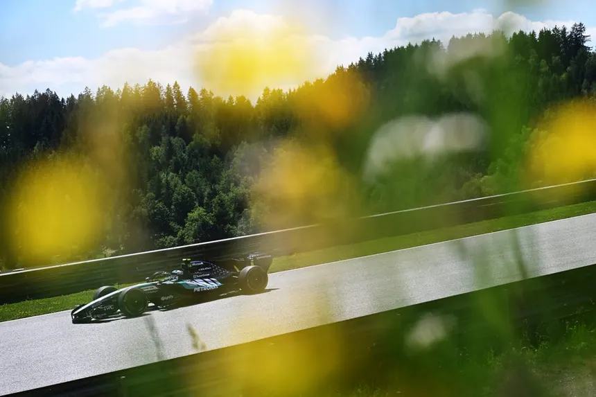Mercedes lidera ensayos del GP de Austria