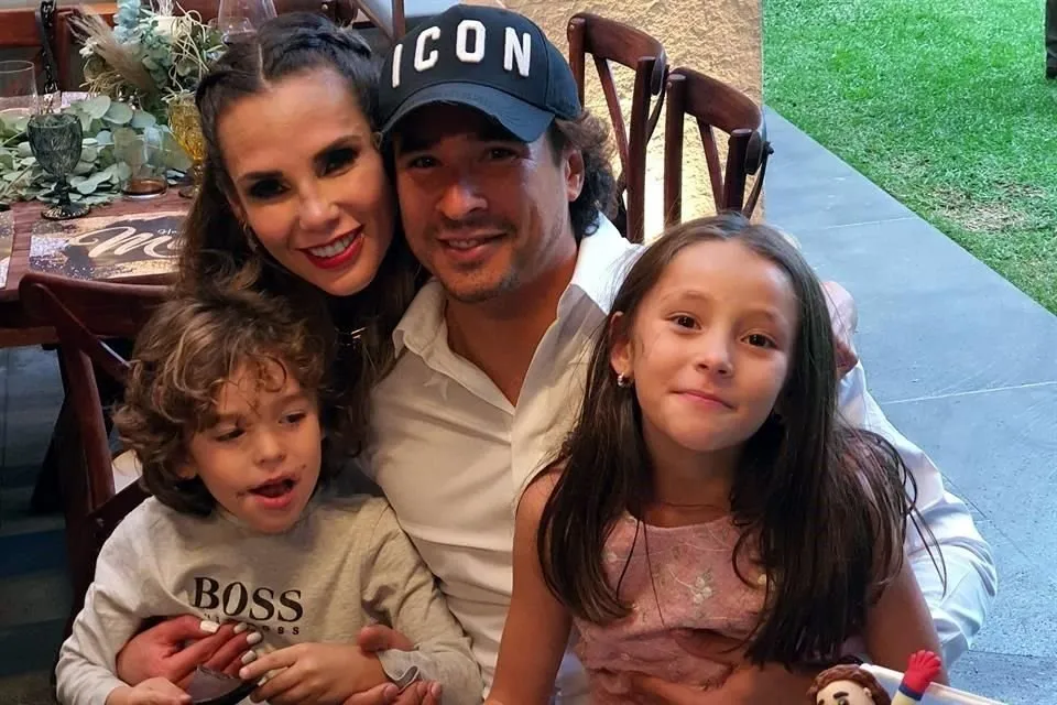 Así es la familia de Memo Ochoa y Karla Mora