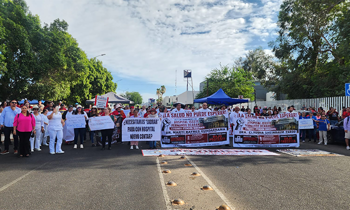 Cierran trabajadores del Issste bulevar