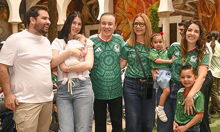 Viven la emoción del Mundial de Futbol en Palacio de Gobierno