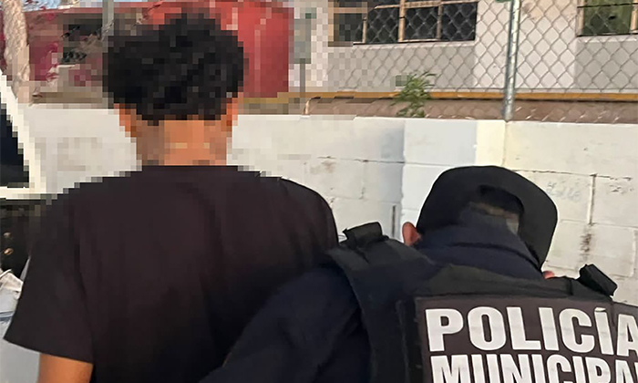 Apresan a joven tras golpear a esposa en la colonia Lomas de Madrid