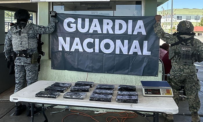 Aseguran a dos personas con carga de cocaína en Querobabi