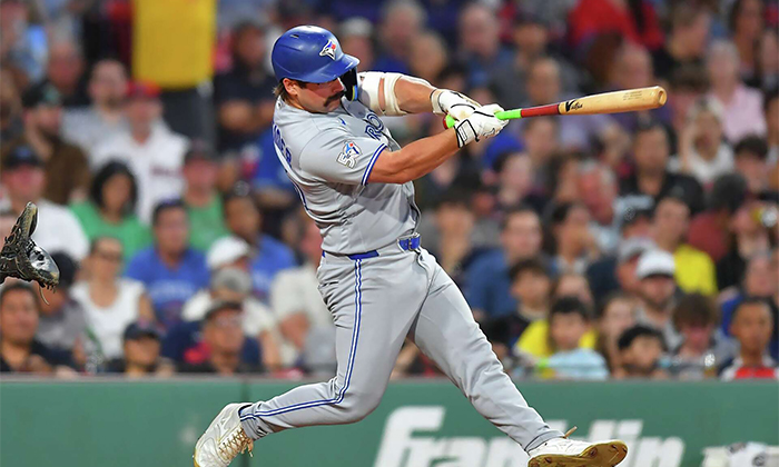 Azulejos vencen a Medias Rojas
