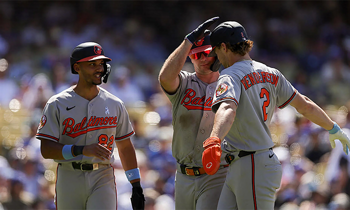 Orioles pega paliza a Dodgers en su propia casa y en el Día del Padre