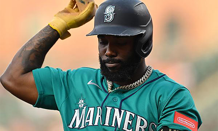 Marineros apabullan a Nacionales por 10-2 tras juego retrasado por lluvia
