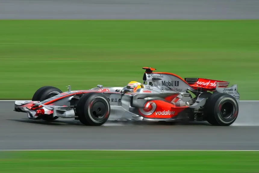 Hamilton domina la práctica libre en Silverstone