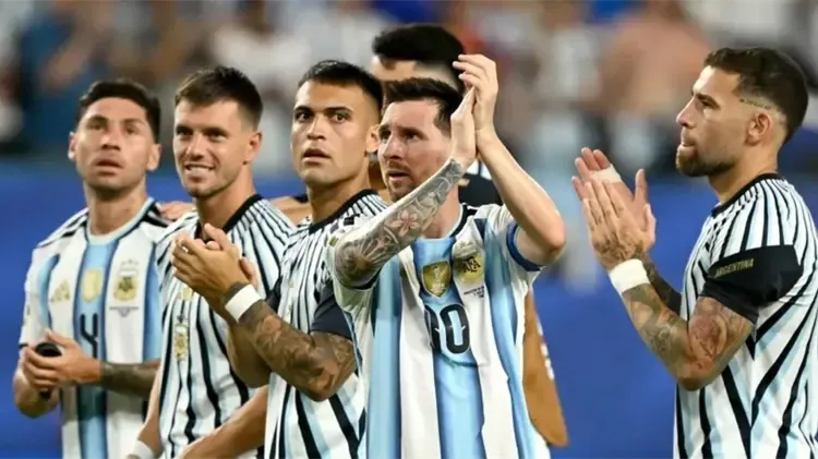 Argentina sufre, pero avanza a octavos del Mundial