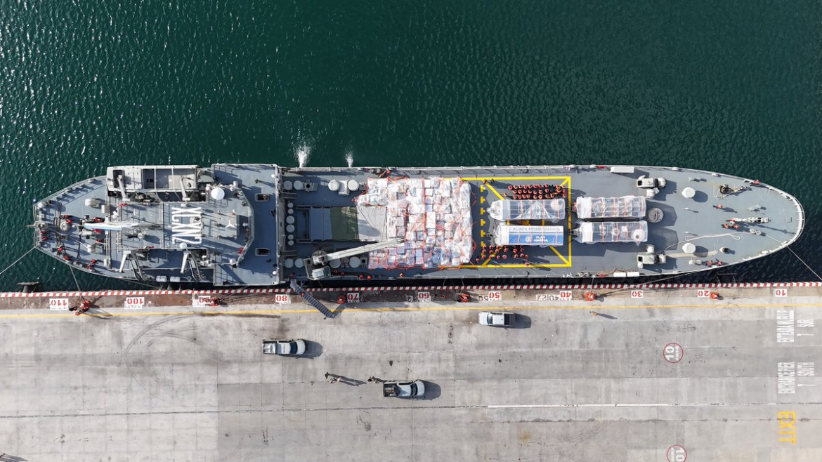 Zarpan desde Veracruz dos buques mexicanos con más de 2 mil metros cúbicos de ayuda para Venezuela