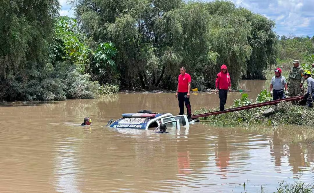 Tragedia por las lluvias en Puebla: patrulla es arrastrada por el río Atoyac y deja cuatro muertos