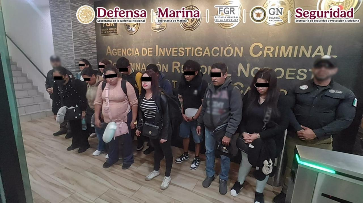 Detienen a 11 pasajeros con 165 kilos de cocaína ocultos en mochilas en Tijuana