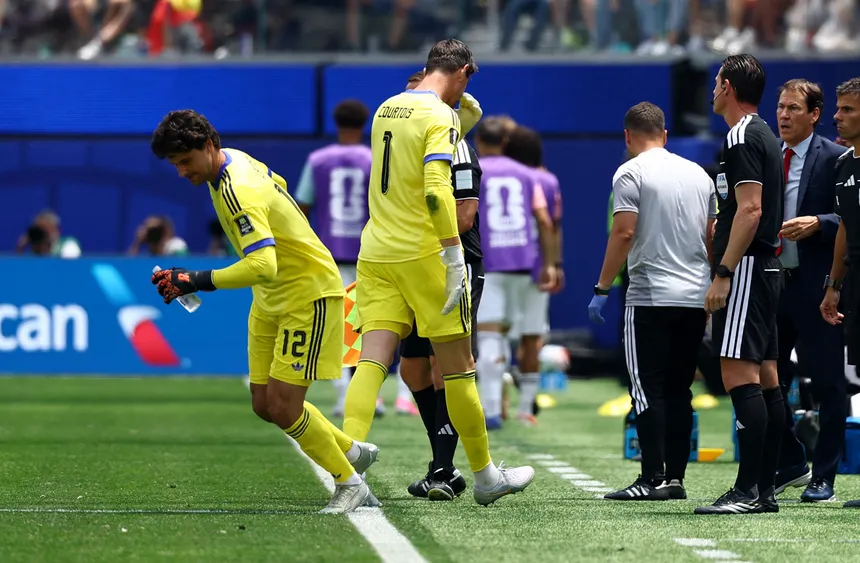 Courtois deja en duda su futuro con Bélgica